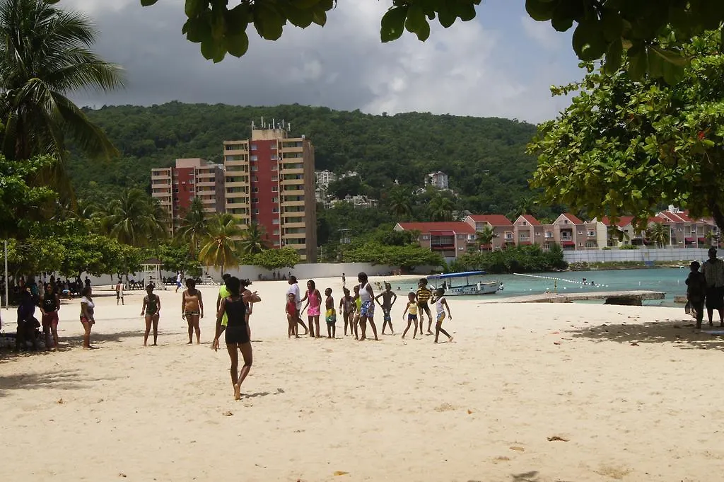 Alva Mae Apartment Ocho Rios